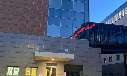Консультация нашим реаниматологом в коммерческой клинике Лапино 1 (Московская область) больного 46 лет с травмой бедра для перевода в профильный стационар г. Москвы.
